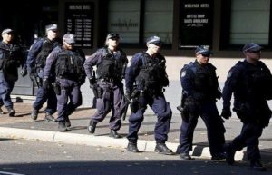 أستراليا تتهم ثلاثة رجال بالإرهاب بشأن حرق مسجد