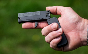 ” Lifecard.22LR ” .. مسدس قاتل بحجم بطاقة الائتمان