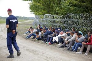 هنغاريا تمنع دخول عشرات اللاجئين غير الشرعيين إلى أراضيها