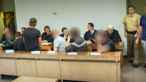 ألمانيا : السجن لـ ” جماعة يمينية مسلحة ” حطمت مطعماً يمتلكه أجانب