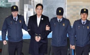 كوريا الجنوبية : السجن 5 سنوات لرئيس ” سامسونغ ” بتهمة الرشوة