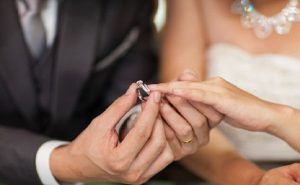 دراسة : الزواج يزيد فرصة البقاء على قيد الحياة لدى مرضى القلب
