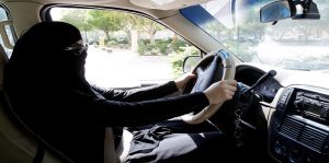 “ كبار العلماء ” السعودية تؤيد قرار السماح للمرأة بقيادة السيارة
