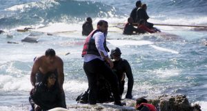 أطباء بلا حدود : الاتحاد الأوروبي أدخل اللاجئين و المهاجرين  في ” دائرة مفرغة “