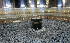 بالفيديو .. وفاة حاج و هو ساجد في مكة المكرمة
