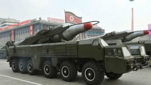 أنباء عن رصد قيام كوريا الشمالية بنقل صواريخ من مركز تطوير