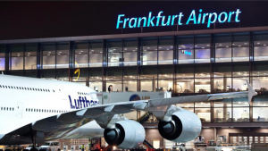 ألمانيا : إصابة عدة أشخاص إثر ” تسرب غاز مهيج ” في مطار فرانكفورت