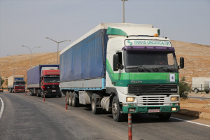 16 شاحنة مساعدات أممية تتجه إلى إدلب