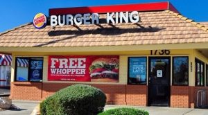 مطاعم ” بيرغر كينغ ” تقدم وجبات مجانية لموظفين فقدوا عملهم