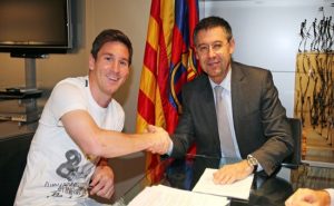 رئيس برشلونة يؤكد تمديد عقد ليونيل ميسي حتى 2022