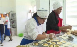 بالفيديو .. مطعم مغربي كل عماله من ذوي الإعاقة الذهنية