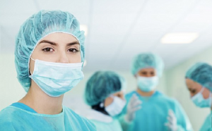دراسة : الطبيبات أمهر من الرجال في إجراء العمليات الجراحية