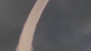 بالفيديو .. ” السحابة الثعبان ” تثير الفزع في اليابان