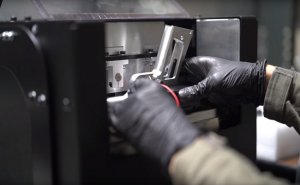 شركة أمريكية تبيع طابعات ثلاثية الأبعاد لصناعة المسدسات ! ( فيديو )