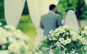سنغافورة : شاب ثري ينتقم من عروسه الخائنة في حفل زفافهما