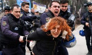 تركيا تبدأ محاكمة نشطاء حقوقيين بينهم مديرة مكتب منظمة العفو
