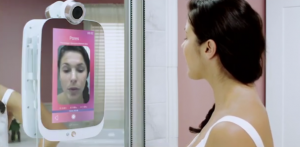 ابتكار مرآة ذكية تخبرك بمستوى جمالك بكل صراحة ( فيديو )