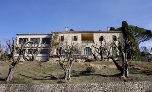 فرنسا : سعر خيالي لآخر منزل عاش فيه الرسام الشهير بيكاسو