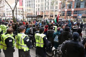 مظاهرة احتجاجية رافضة لعنف الشرطة في شيكاغو الأمريكية