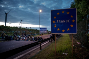 فرنسا تعتزم استقبال 10 آلاف لاجئ ” شرعي ” خلال العامين المقبلين