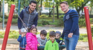 ألمانيا : صحيفة تتحدث عن تجربة لاجئ سوري بالعمل في ” روضة أطفال “