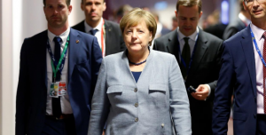 ألمانيا : ميركل تثني على تعامل تركيا مع اللاجئين .. و ” قلقة من انهيار حكم القانون “