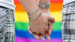 منظمة العفو : مصر تلاحق المثليين و توقع عليهم كشوفاً طبية