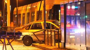 ألمانيا : سائق مخمور ” بلا رخصة و ممنوع من القيادة ” يتسبب بمقتل امرأة و إصابة أخرى في برلين ( صور )