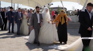 بالفيديو .. عرس جماعي لـ 199 عريس و عروسة في الشيشان