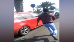 بالفيديو .. رد فعل عنيف لامرأة تشيلية ضبطت زوجها يخونها داخل سيارة