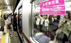 للمرة الأولى .. امرأة يابانية تبدأ العمل كـ ” سائقة قطارات “