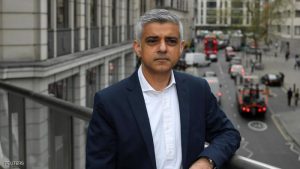 رئيس بلدية لندن يدعو وزير الخارجية البريطاني للاستقالة