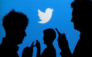 ” تويتر ” يدرس إزالة زر الإعجاب و إعادة التغريد