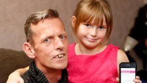 طفلة بريطانية تسرق مدخرات والدها في ” باي بال ” للذهاب برحلة سياحية