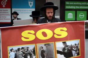 نيويورك : يهود أرثوذوكس يحتجون رفضاً للخدمة الإلزامية بالجيش الإسرائيلي