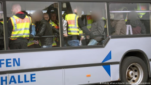 ألمانيا : الكشف عن عدد الأشخاص ” الملزمين بمغادرة البلاد ” .. و نسبة طالبي اللجوء بينهم