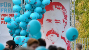 رئيس ألمانيا يصف حبس صحافي ألماني في تركيا بـ ” الفضيحة “