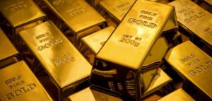الذهب عند أعلى مستوى في شهر مع تراجع الدولار