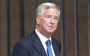 استقالة وزير الدفاع البريطاني بسبب مزاعم “ تحرش جنسي ”