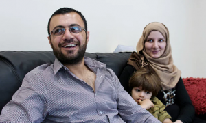 لقاءات مع لاجئين تحدثوا عن تجربتهم .. بريطانيا : الكشف عن عدد السوريين الذين تمت إعادة توطينهم في المملكة