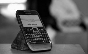 ” نوكيا ” تحيي هاتفها الأسطوري ” E71 ” ( فيديو )