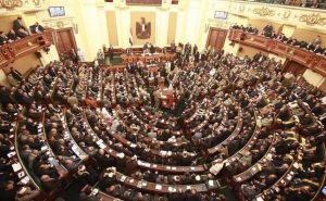 مجلس النواب المصري يعد تشريعا يجرم ” الإلحاد “