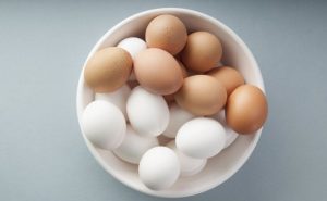 دراسة تنصح بعدم وضع البيض المسلوق في ” الميكروويف “