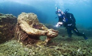 اكتشاف مدينة رومانية غارقة بكنوزها في أعماق البحر قبالة السواحل الإيطالية