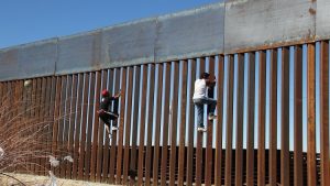 ترامب : لا حماية للمهاجرين الصغار غير الشرعيين إلا بإنشاء الجدار مع المكسيك