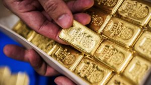 الذهب يصعد لأعلى مستوى في 3 أشهر و يسجل أكبر زيادة سنوية منذ 2010