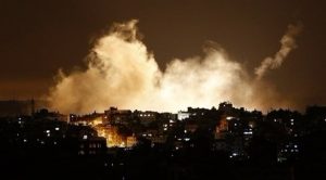 غارة إسرائيلية على مواقع لحركة حماس بعد إطلاق صاروخ من غزة