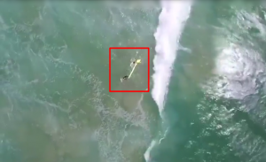 طائرة ” درون ” تنقذ فتاتين من الغرق في المحيط ( فيديو )