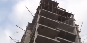 تركيا : وفاة عامل سوري جراء سقوطه من الطابق الحادي عشر ( فيديو )