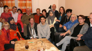 صحيفة ألمانية : سوريون و ألمان يعيشون و يحتفلون معاً في مثال رائع للاندماج